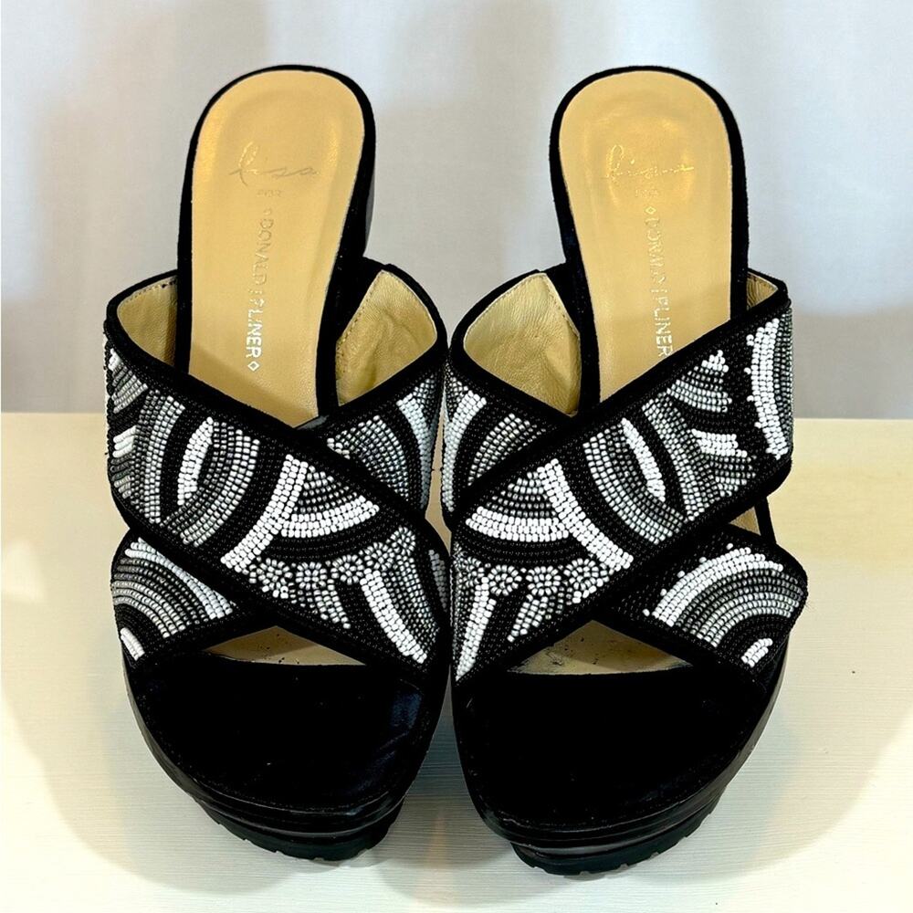 EUC: Donald Pliner “Lisa” brand high heeled sandals